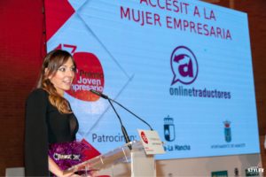 Sandra agradece a sus compañeros la obtención del premio